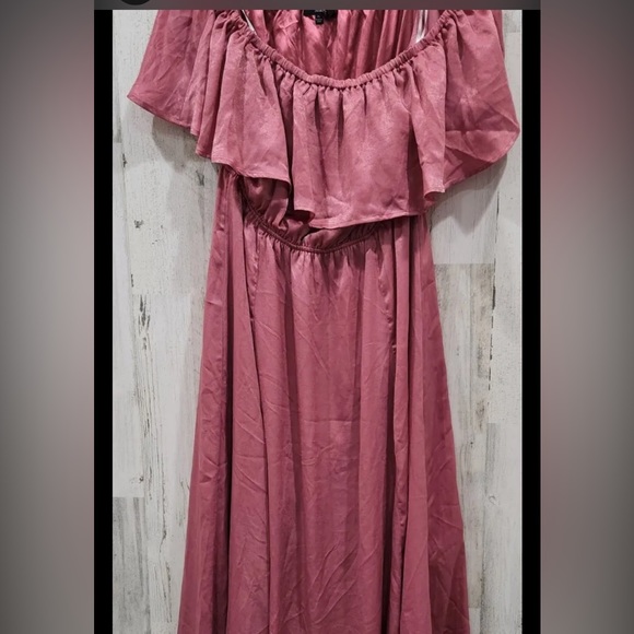 NWT! Lulus Satin Off-the-Shoulder Maxi Dress sz XL - Picture 5 of 8